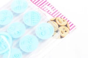 PACK 12 CORTANTES GALLETITAS FORMA DE CARITAS S738 (CS2) - Imagen 2